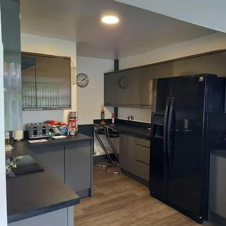 Modernised Home With 2 Bedrooms In Cardiff Esterno foto